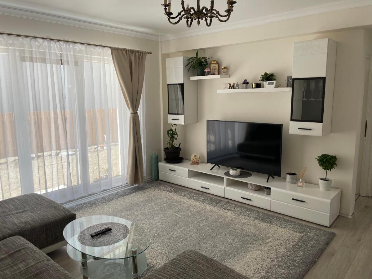 Tina Apartment Selimbar Exterior photo