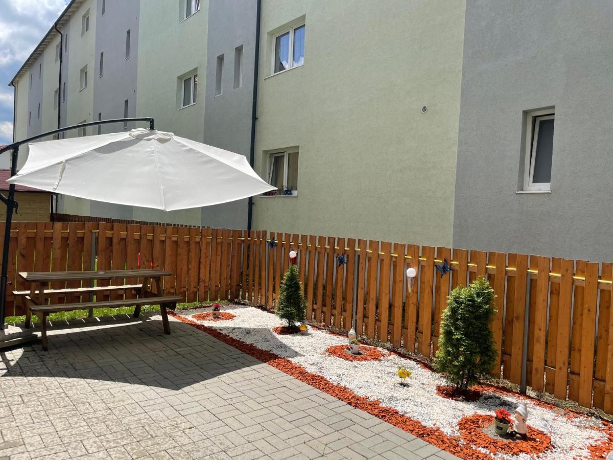 Tina Apartment Selimbar Exterior photo